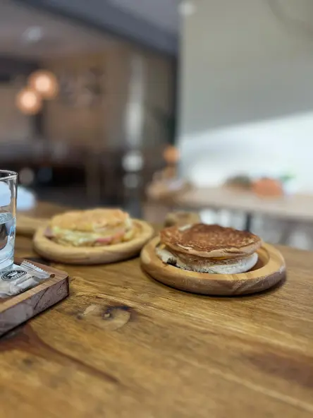 Tostado de lomito y cheddar